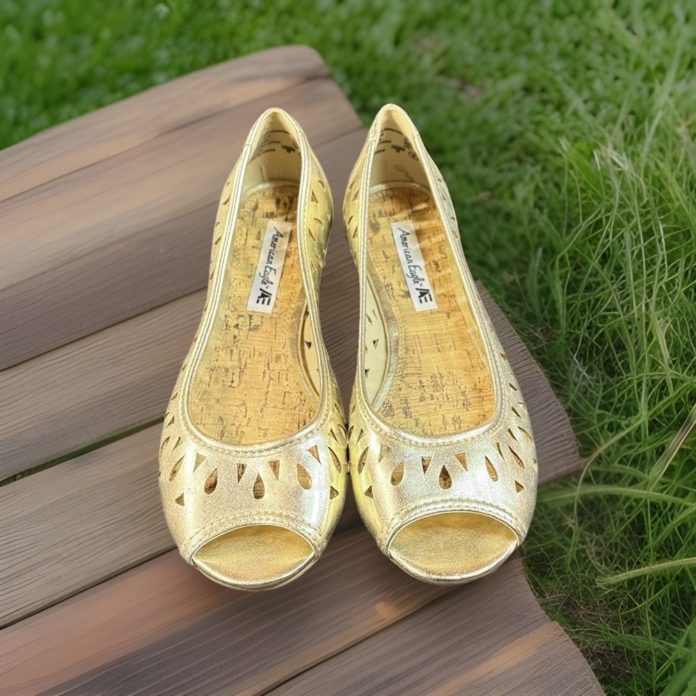 Women's American Eagle Flats Size 8 Gold Color